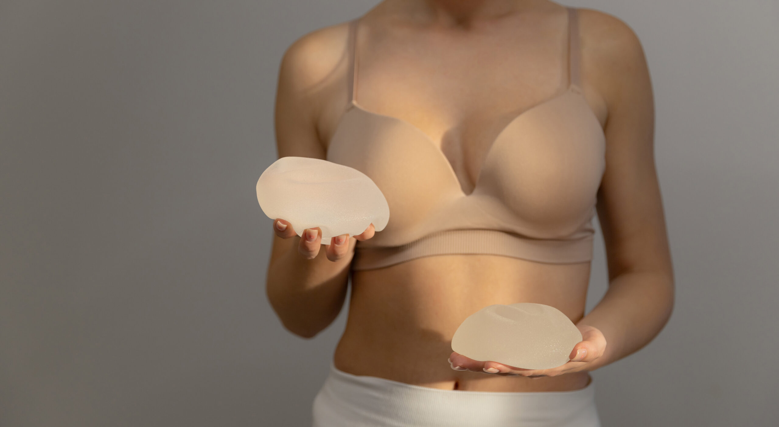 brustvergroesserung-frankfurt Brustvergrößerung, Dr. Deb, Central Aesthetics, Plastische Chirurgie & Schönheitschirurgie in Frankfurt